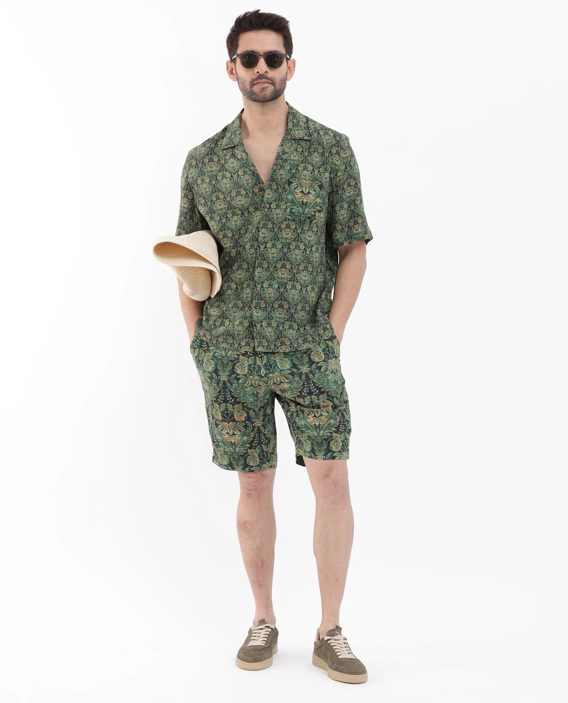 Men's Green Casual Regular Fit Printed Half Sleeves Shirt