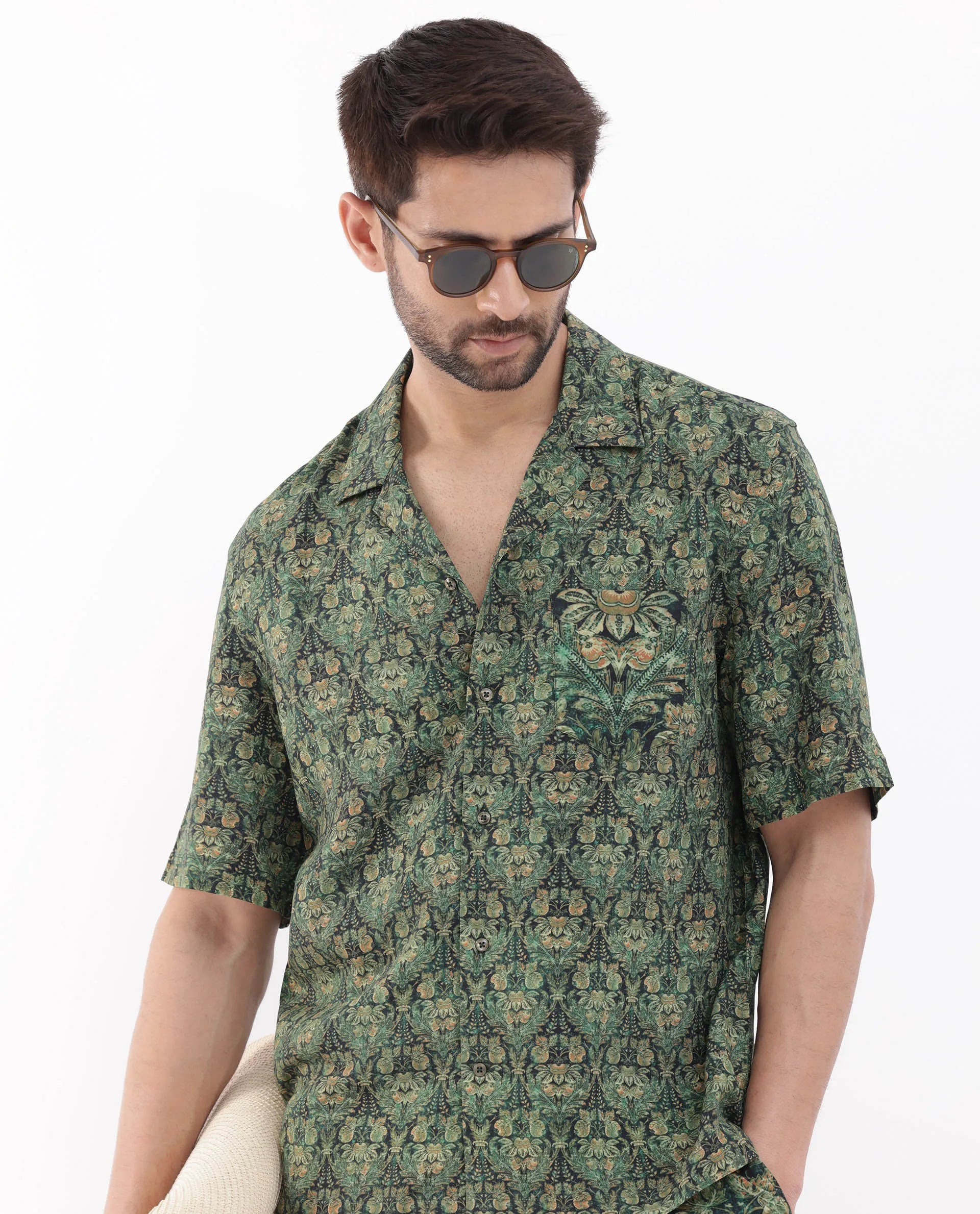 Men's Green Casual Regular Fit Printed Half Sleeves Shirt