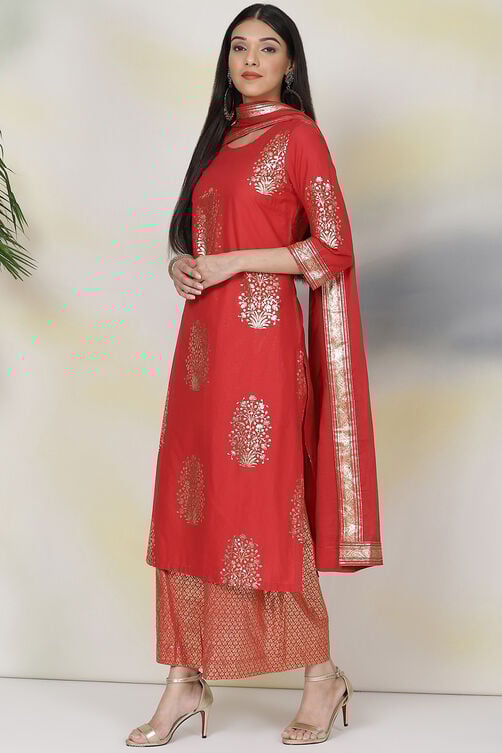 Women's Red Festive Three Quarter Sleeves Kurta Sets