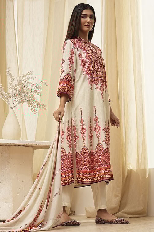 Women's Beige Festive Three Quarter Sleeves Kurta Sets