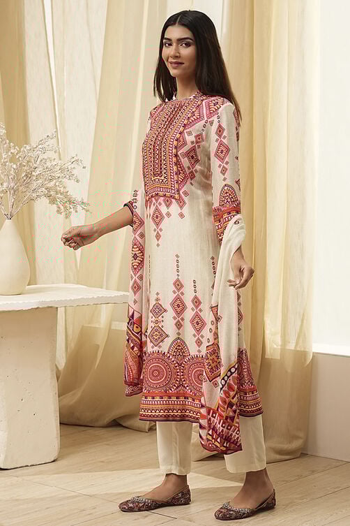Women's Beige Festive Three Quarter Sleeves Kurta Sets