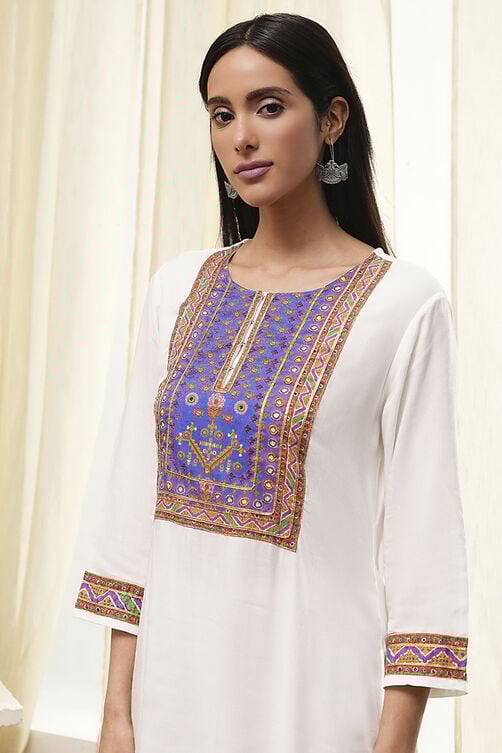 Women's White Festive Three Quarter Sleeves Kurta Sets