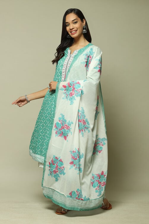 Women's Green Festive Three Quarter Sleeves Kurta Sets
