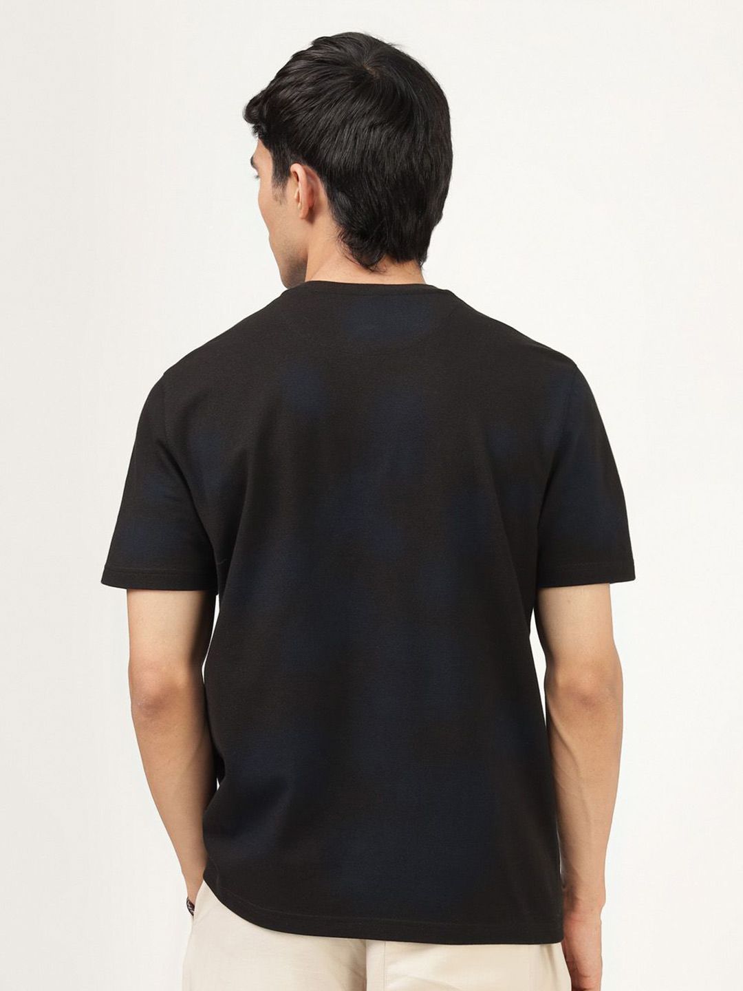 Men's Black Casual Regular Fit Solid Half Sleeves Tshirt