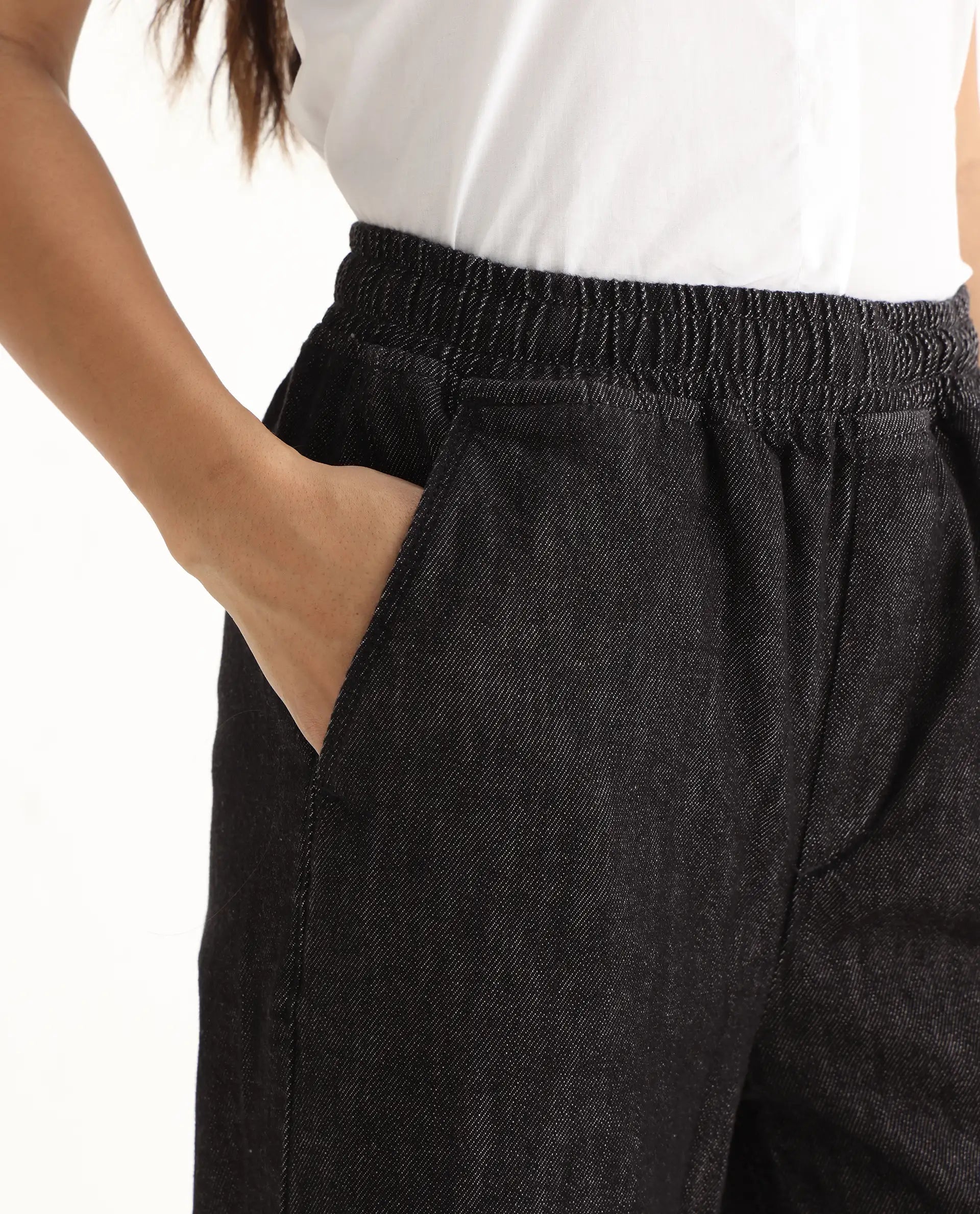 Women's Black Cotton Blend Plain Ankle Length Lounge Jeans